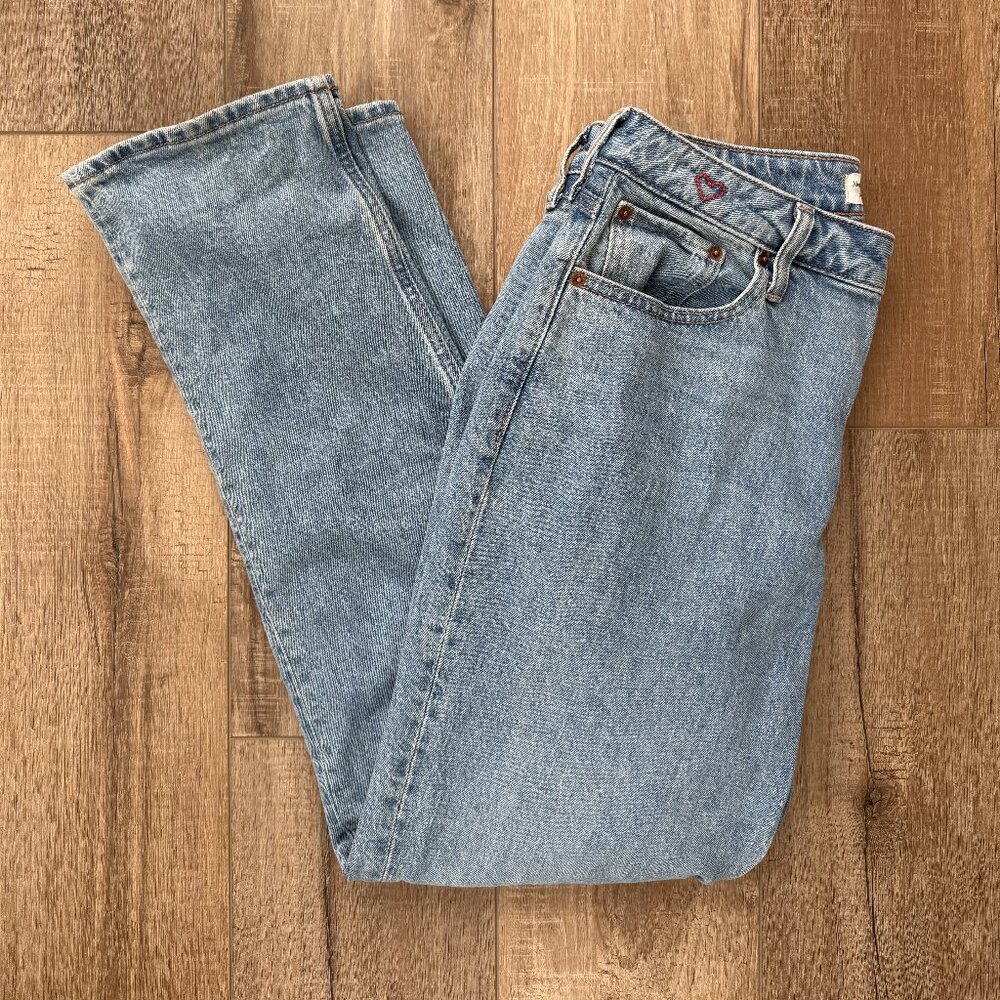 Abercrombie & Fitch Women’s Curve Love Mid Rise 90s Straight Jean Red Heart